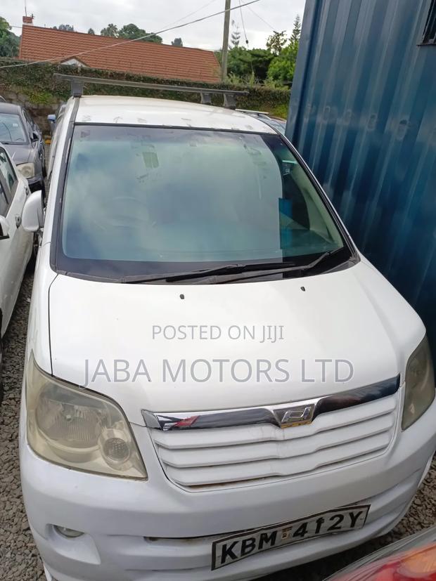 Toyota Noah 2003 White