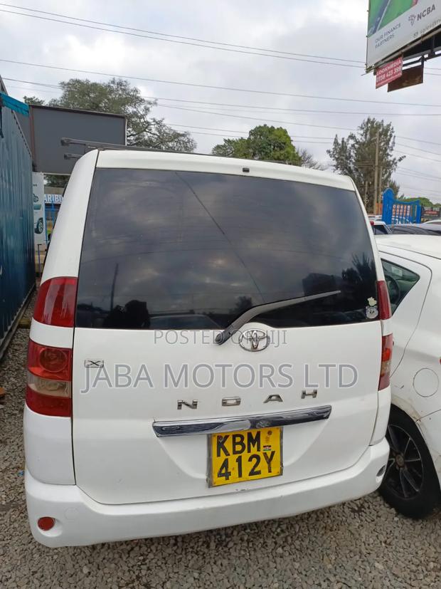 Toyota Noah 2003 White