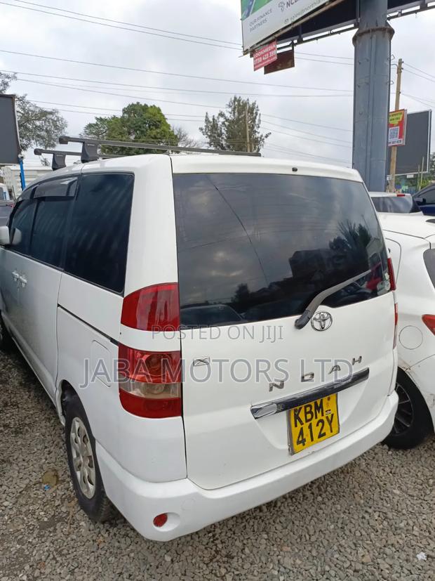 Toyota Noah 2003 White