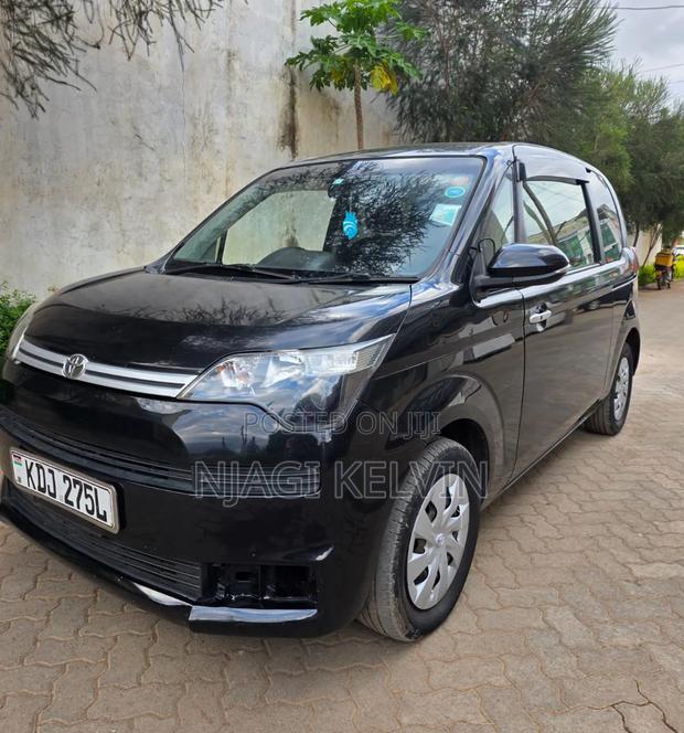 Toyota Spade 2016 White
