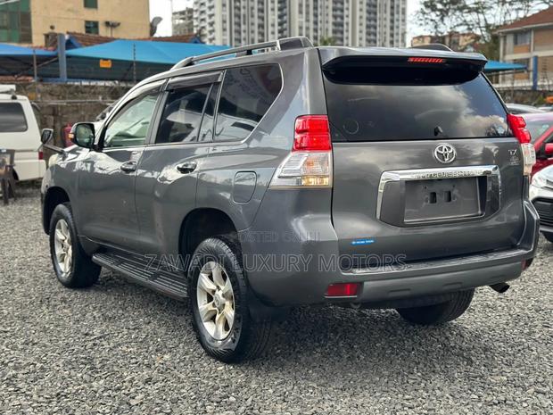 Toyota Land Cruiser Prado 2.7 i 2011 Gray