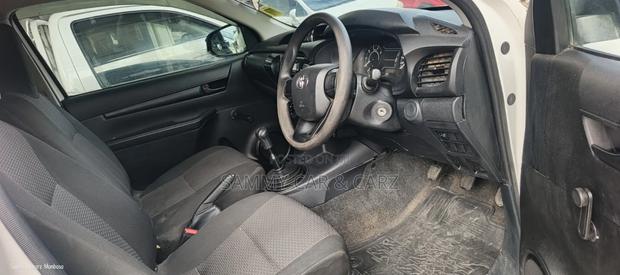 Toyota Hilux 2024 White