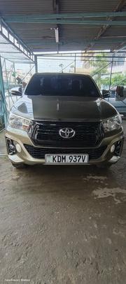 Toyota Hilux 2015 Green for sale