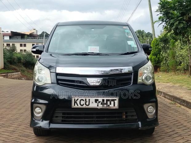 Toyota Noah 2.0 143hp FWD (8 Seater) 2012 Black