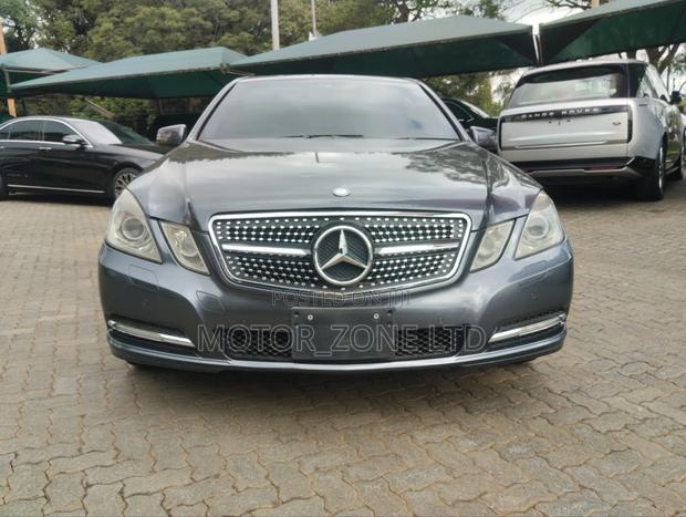 Mercedes-Benz E300 2009 Gray
