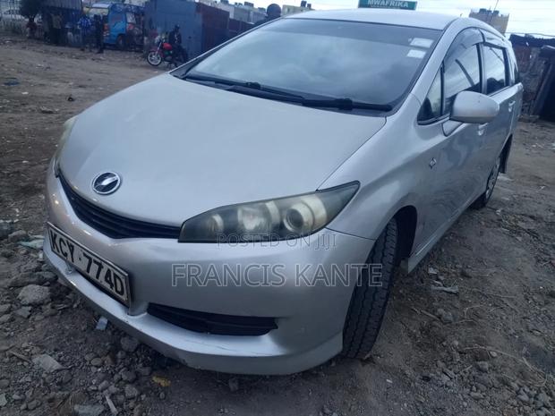 Toyota Wish 2010 Silver