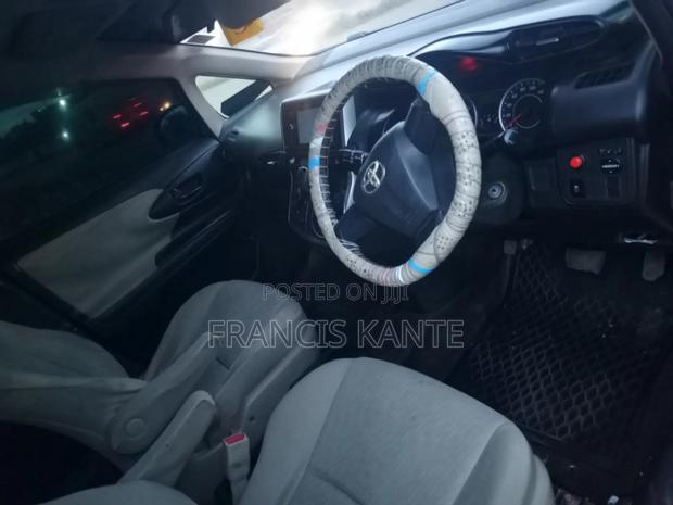 Toyota Wish 2010 Silver