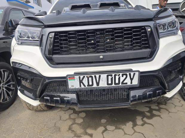 Toyota Hilux 2019 White