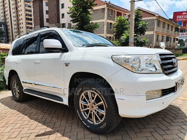 Toyota Land Cruiser 4.6 V8 ZX 2011 White