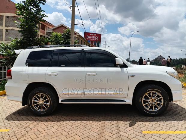 Toyota Land Cruiser 4.6 V8 ZX 2011 White