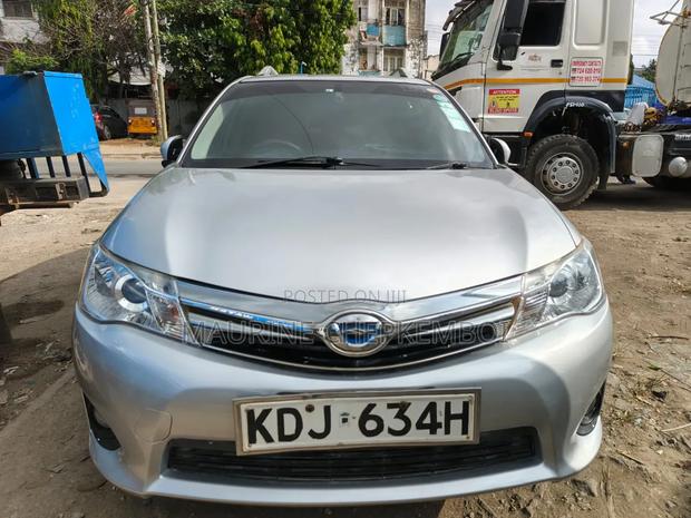 Toyota Corolla Fielder 2017 Silver