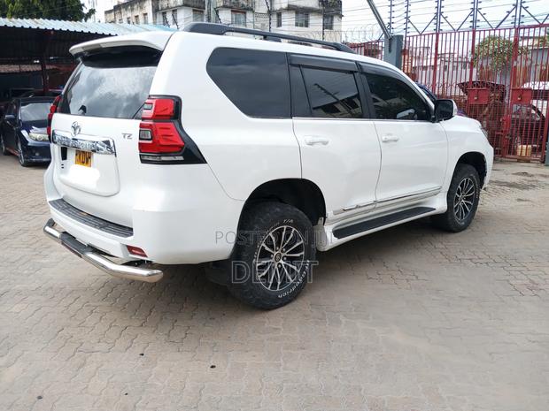 Toyota Land Cruiser Prado 4.0 Petrol TX 2011 White