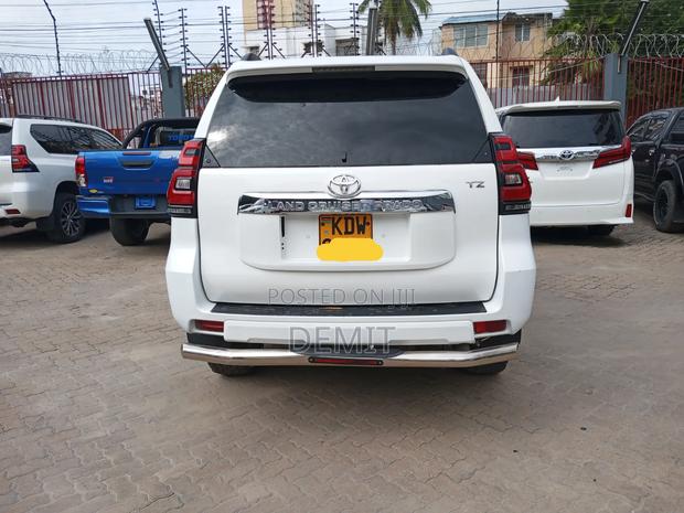 Toyota Land Cruiser Prado 4.0 Petrol TX 2011 White