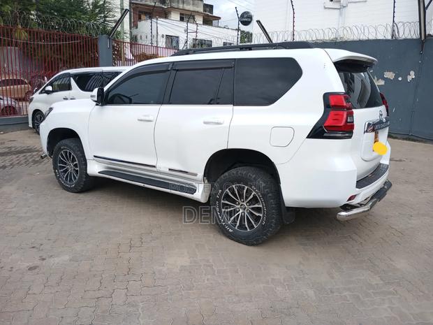 Toyota Land Cruiser Prado 4.0 Petrol TX 2011 White