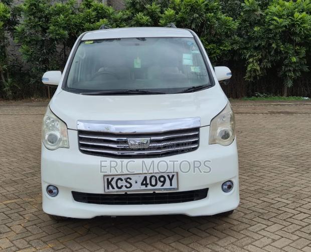 Toyota Noah 2011 White