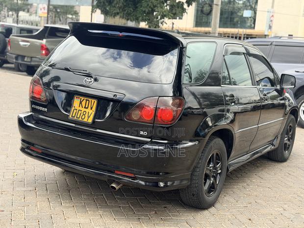 Toyota Harrier 2000 Black