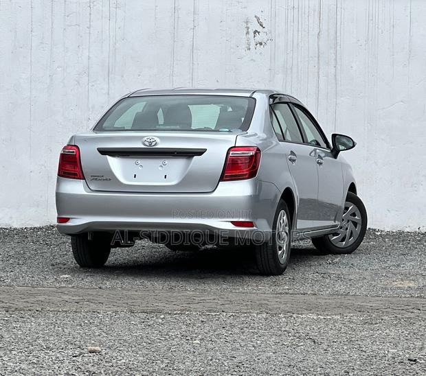 Toyota Axio 2018 Silver