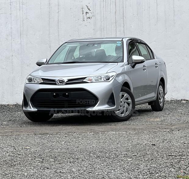 Toyota Axio 2018 Silver
