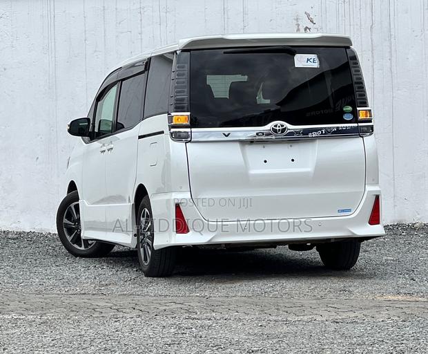 Toyota Voxy 2019 White
