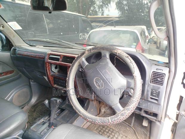Toyota Land Cruiser 2000 Beige