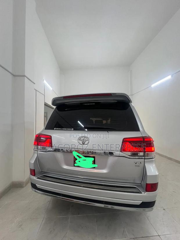 Toyota Land Cruiser 2015 Silver