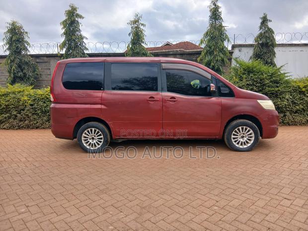 Nissan Serena 2010 Red