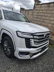 Toyota Land Cruiser LC300 2023 White for sale