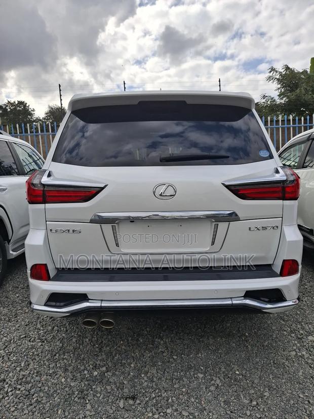 Lexus LX 570 AWD 2019 White