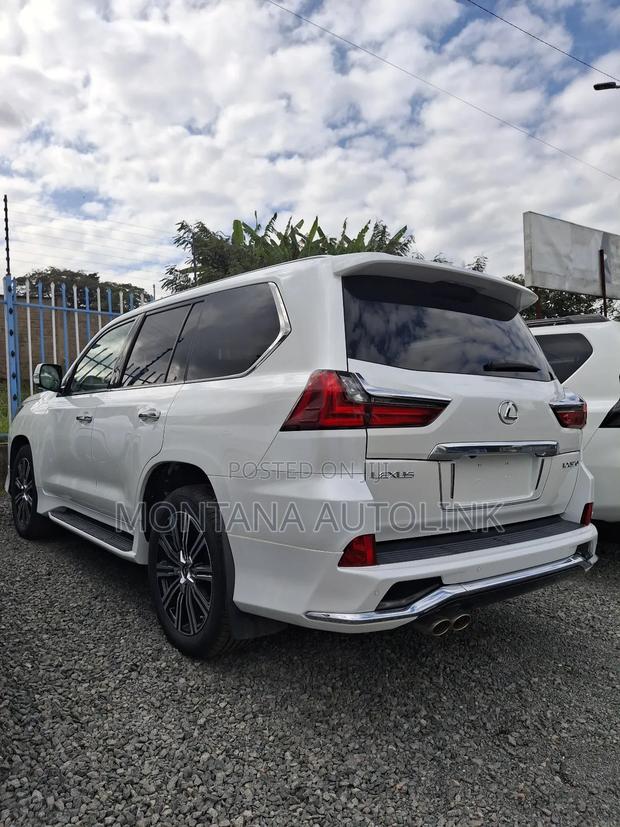 Lexus LX 570 AWD 2019 White