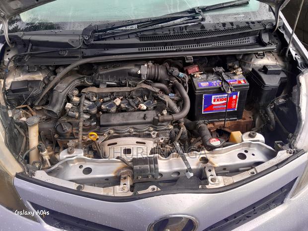 Toyota Vitz 1.3 AWD 5dr 2013 Purple
