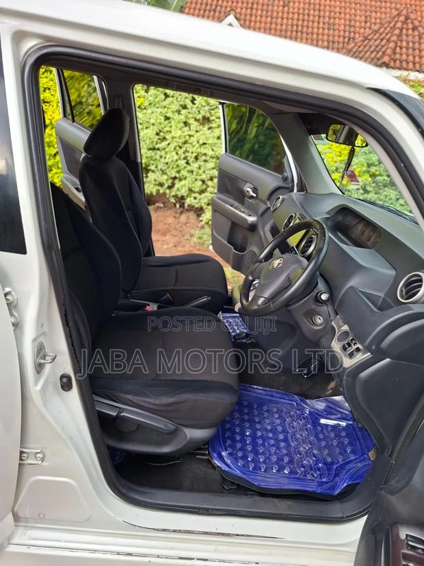 Toyota Corolla Rumion 2010 White