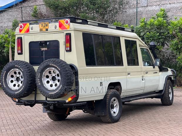 Toyota Land Cruiser 2017 Beige