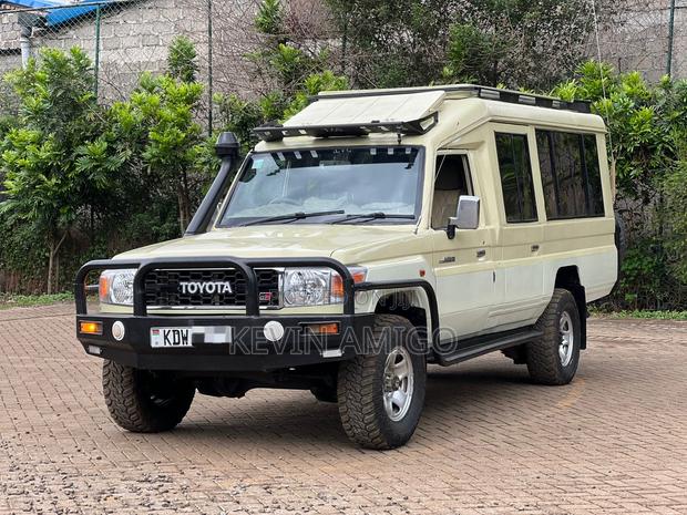 Toyota Land Cruiser 2017 Beige