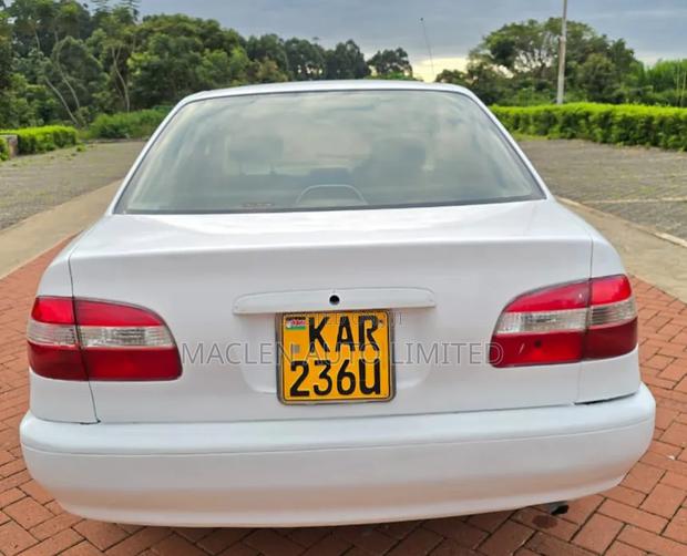 Toyota Corolla 2000 White