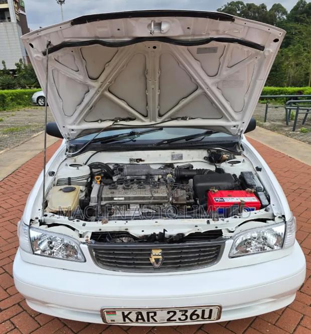 Toyota Corolla 2000 White