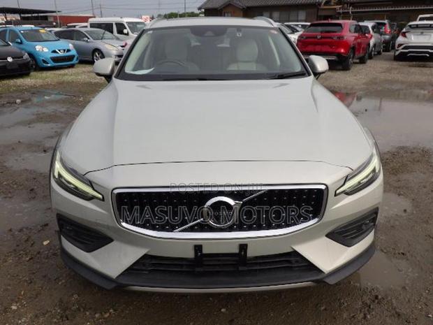 Volvo V60 2019 Beige