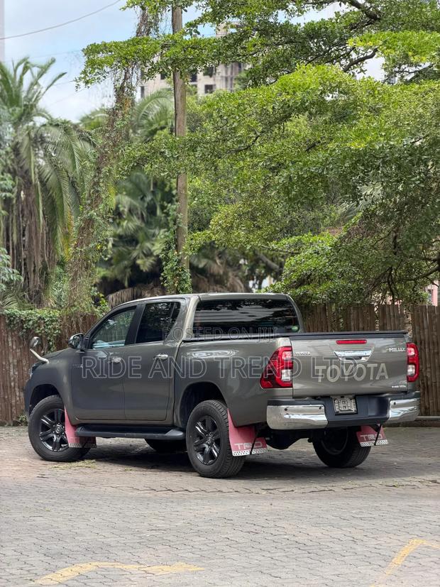 Toyota Hilux Revo Double Cab Deisel 2.4 AWD 2021 Green