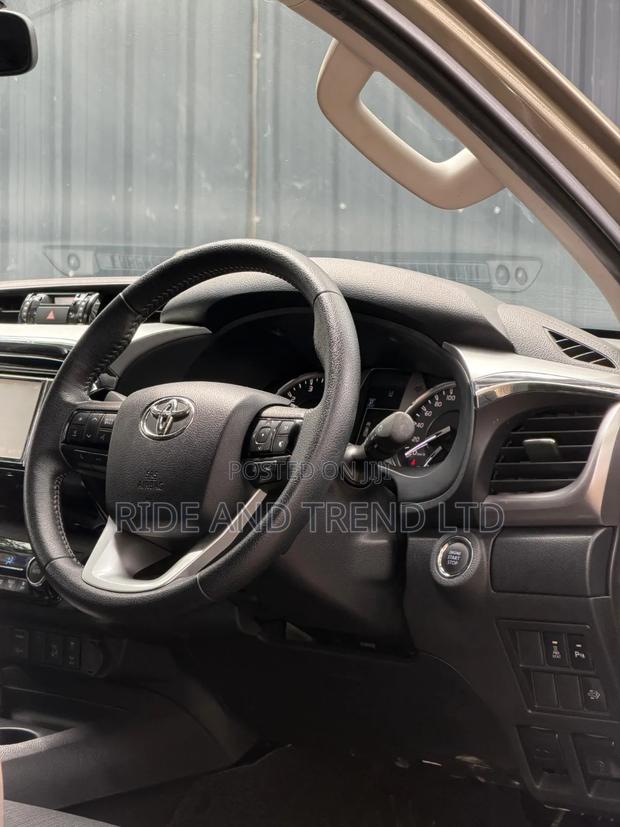 Toyota Hilux Revo Double Cab Deisel 2.4 AWD 2021 Green