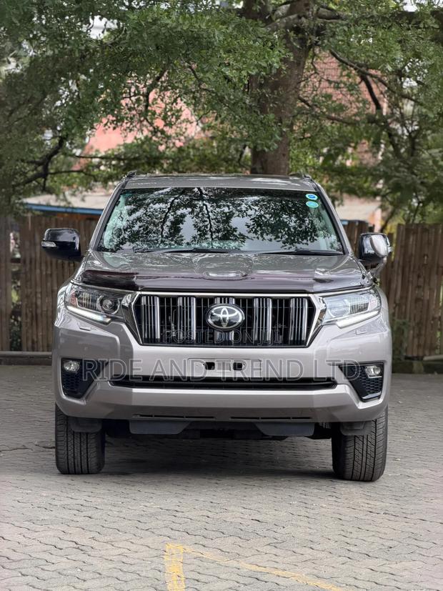 Toyota Land Cruiser Prado 2.8 2021 Gold