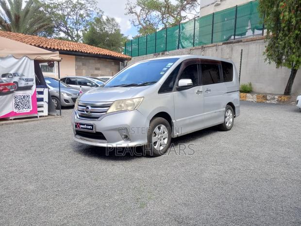 Nissan Serena 2012 Silver