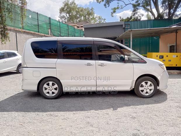 Nissan Serena 2012 Silver