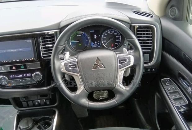 Mitsubishi Outlander PHEV 2019 White