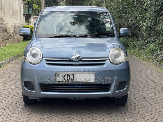 Toyota Sienta 2015 Blue