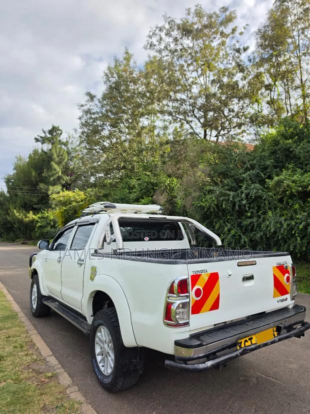 Toyota Hilux 2012 White
