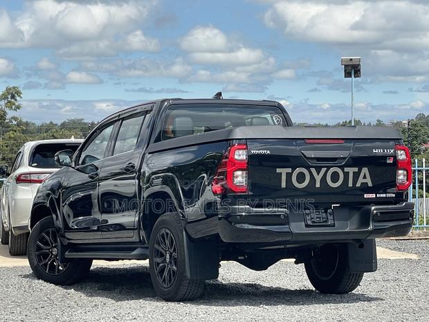 Toyota Hilux Revo Double Cab Deisel 2.8 AWD 2022 Black