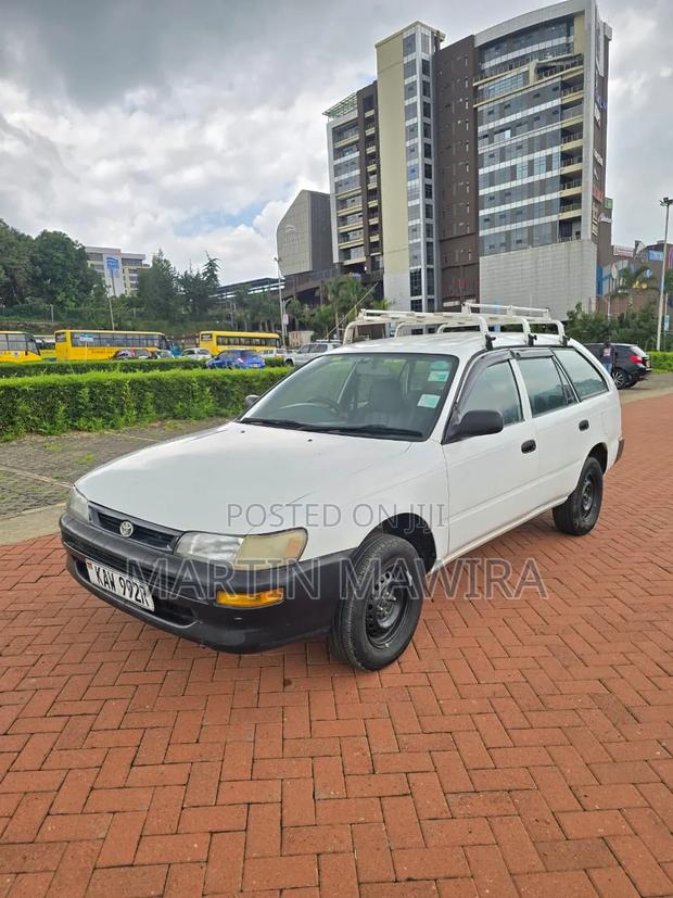 Toyota Corolla 2002 White