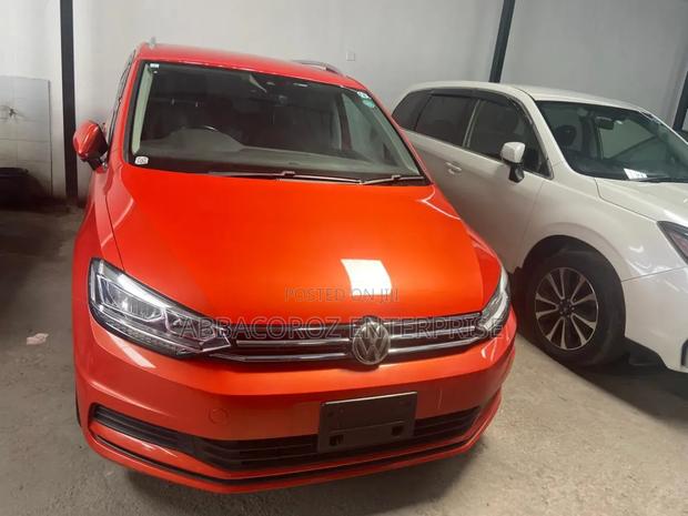 Volkswagen Touran 2018 Orange
