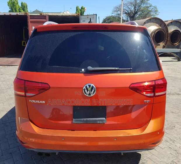 Volkswagen Touran 2018 Orange
