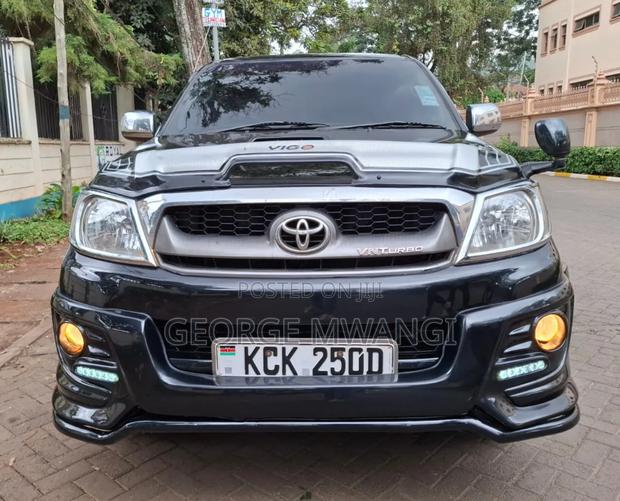 Toyota Hilux 2010 Black