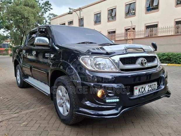 Toyota Hilux 2010 Black